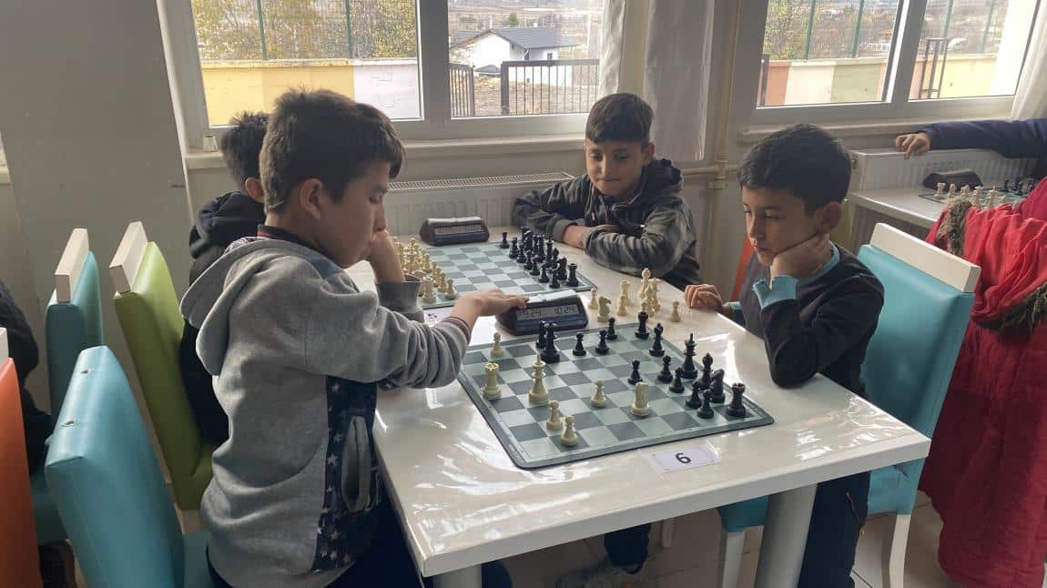 Öğrencilerimiz Satranç Turnuvasına Katıldılar.